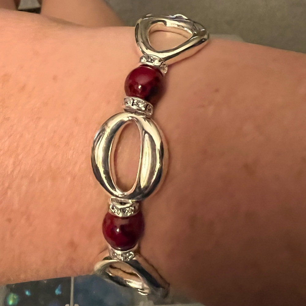 Handmade bracelet. Elastic cord.